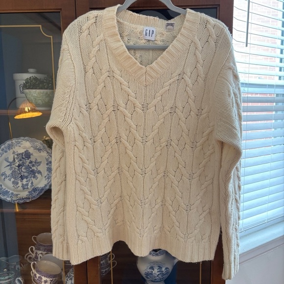GAP Sweaters - Gap V Neck Cable Knit Wool Cream Sweater Size L Long Sleeve